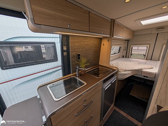Hymer Yellowstone *Plåtis / Långbäddar / Dragkrok 11 of 21