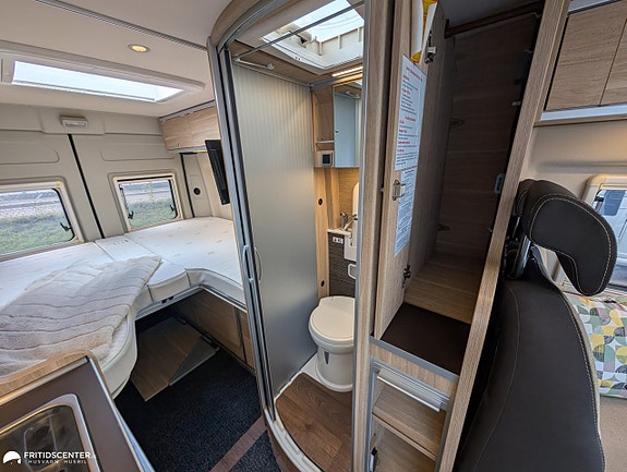 Hymer Yellowstone *Plåtis / Långbäddar / Dragkrok 14 of 21