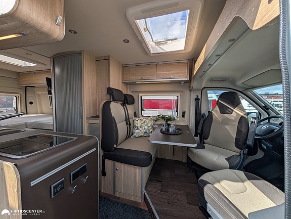 Hymer Yellowstone *Plåtis / Långbäddar / Dragkrok 4 of 21
