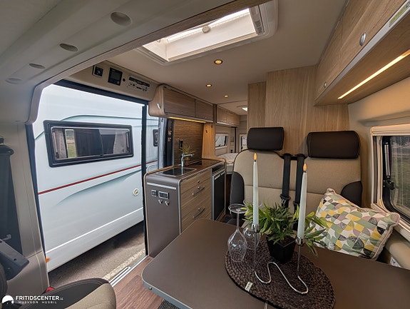 Hymer Yellowstone *Plåtis / Långbäddar / Dragkrok 5 of 21