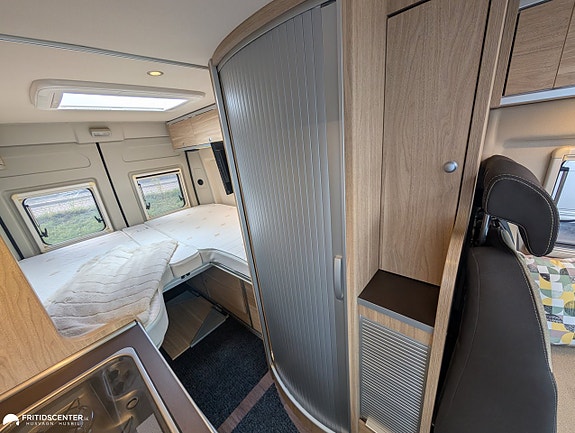 Hymer Yellowstone *Plåtis / Långbäddar / Dragkrok 13 of 21