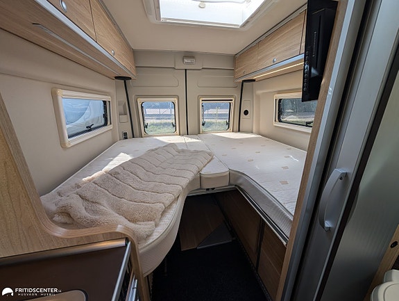 Hymer Yellowstone *Plåtis / Långbäddar / Dragkrok 17 of 21