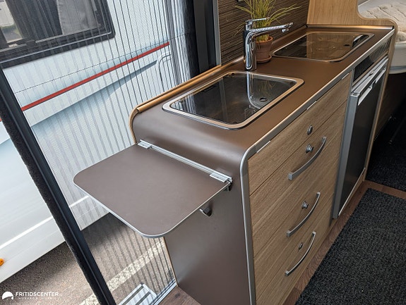 Hymer Yellowstone *Plåtis / Långbäddar / Dragkrok 8 of 21