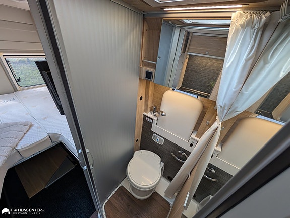 Hymer Yellowstone *Plåtis / Långbäddar / Dragkrok 15 of 21