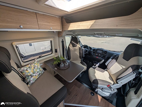 Hymer Yellowstone *Plåtis / Långbäddar / Dragkrok 3 of 21