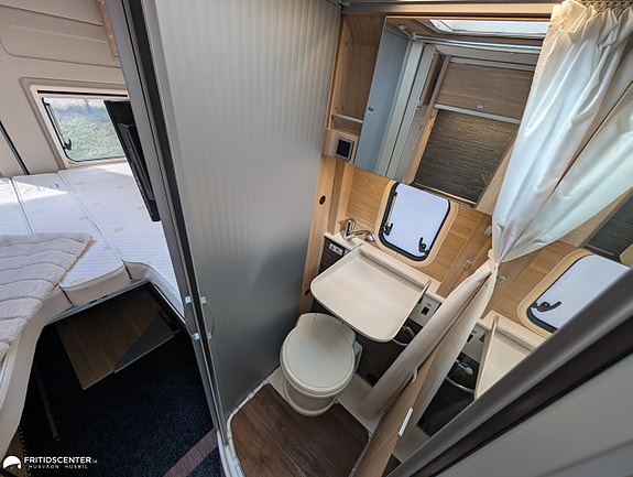 Hymer Yellowstone *Plåtis / Långbäddar / Dragkrok 16 of 21
