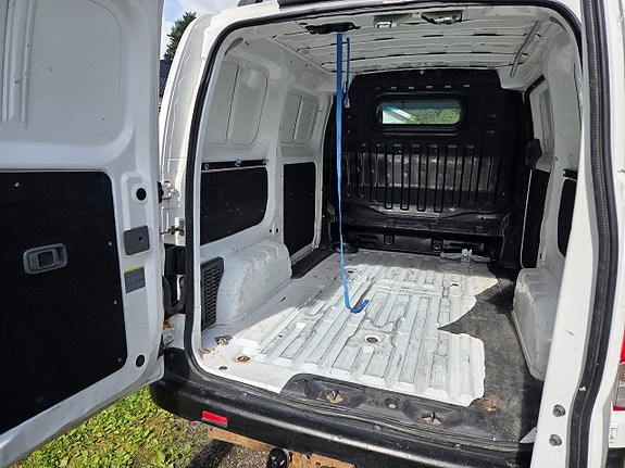 Nissan NV200 10 of 10