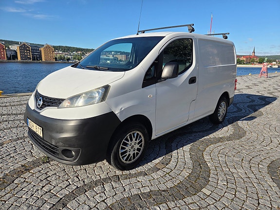 Nissan NV200 2 of 10