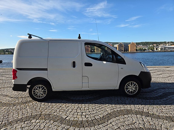 Nissan NV200 5 of 10