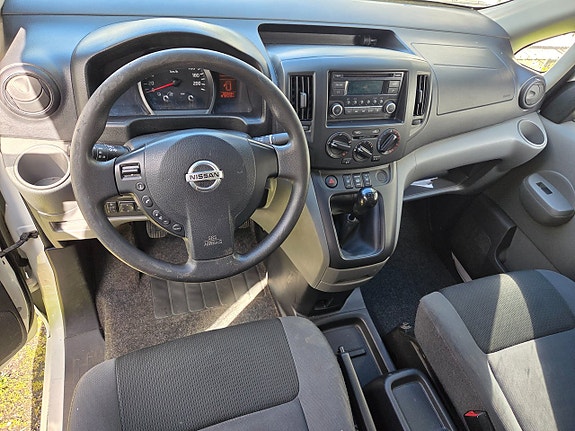 Nissan NV200 7 of 10