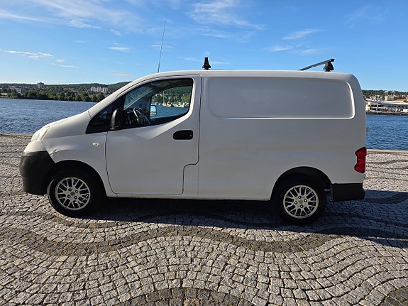 Nissan NV200 6 of 10