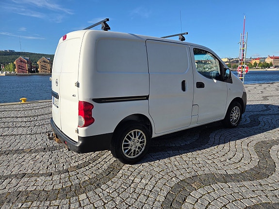 Nissan NV200 4 of 10