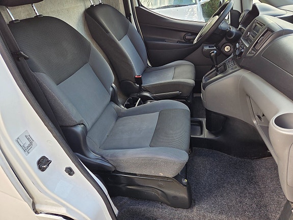 Nissan NV200 9 of 10