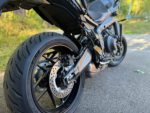 Yamaha MT-09 Y-AMT 3 of 6