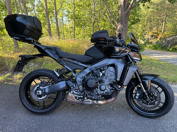 Yamaha MT-09 Y-AMT 4 of 6