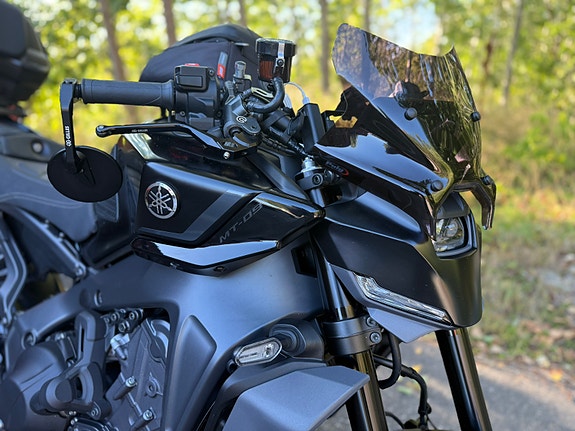 Yamaha MT-09 Y-AMT 2 of 6