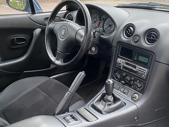 Mazda MX-5 9 of 29