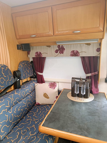 Hymer B574 2 of 15