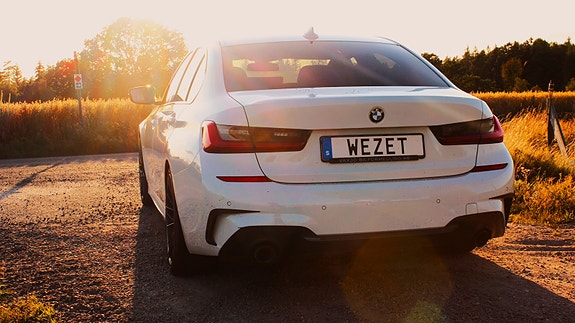 BMW 330e 5 of 8