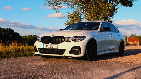 BMW 330e 2 of 8