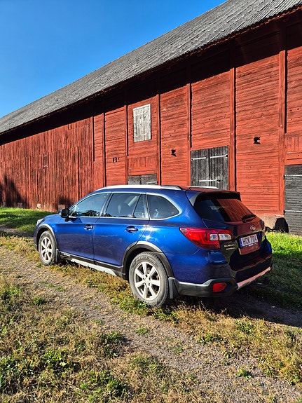 Subaru Outback 2 of 7