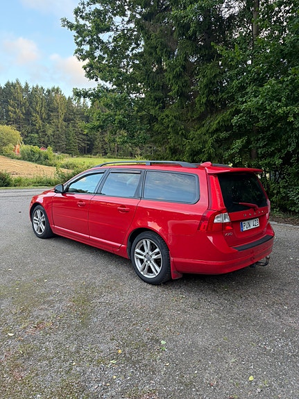 Volvo V70 2 of 10