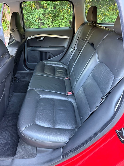 Volvo V70 8 of 10