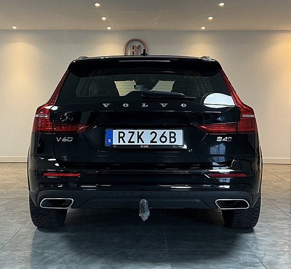 Volvo V60 Cross Country 7 of 21