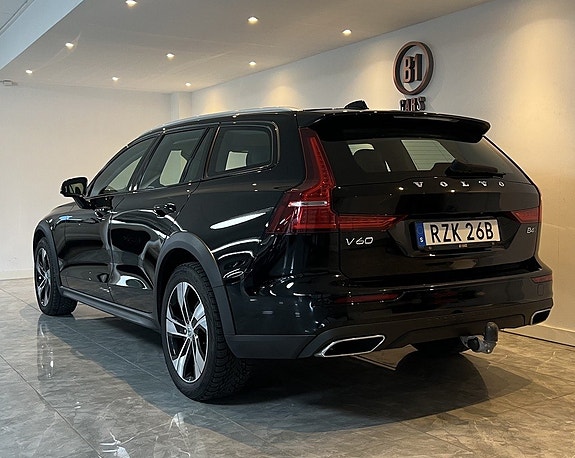 Volvo V60 Cross Country 3 of 21