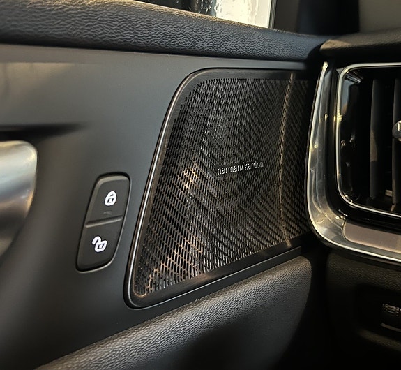 Volvo V60 Cross Country 17 of 21