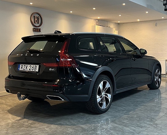 Volvo V60 Cross Country 4 of 21