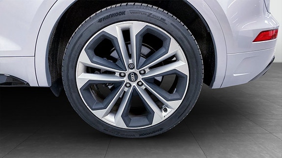 Audi Q5 6 of 12