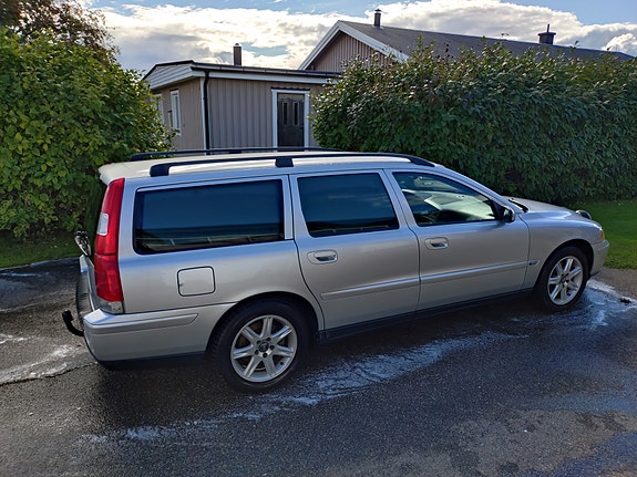 Volvo V70 2 of 2