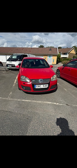 Volkswagen Golf V 2 of 14