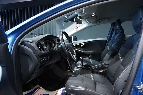 Volvo V40 12 of 14