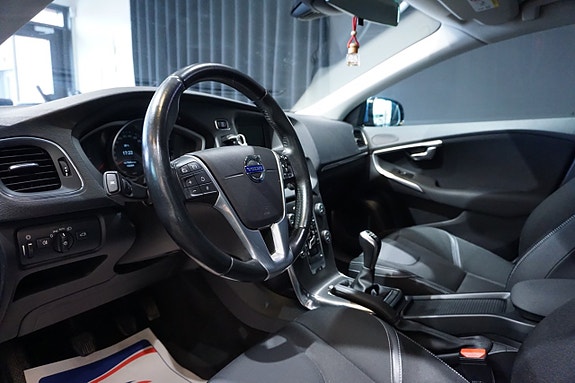 Volvo V40 11 of 14