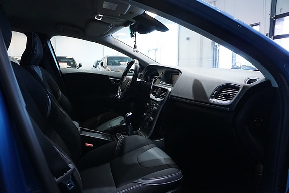 Volvo V40 13 of 14