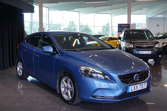 Volvo V40 2 of 14