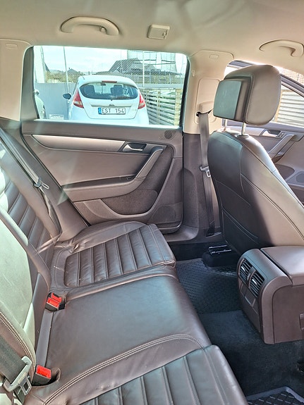 Volkswagen Passat 4 of 7