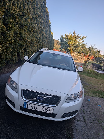 Volvo V70 3 of 5