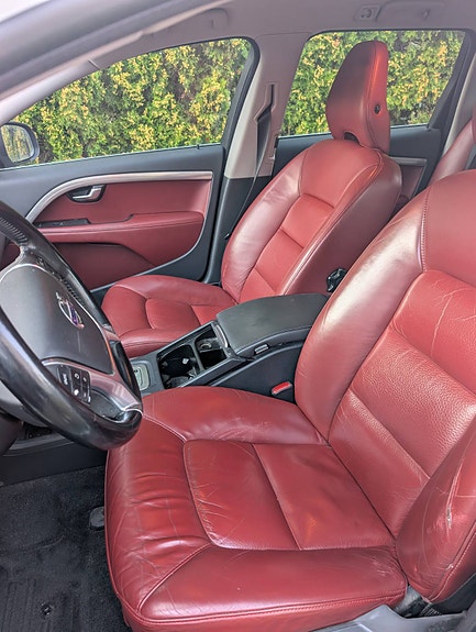 Volvo V70 4 of 5