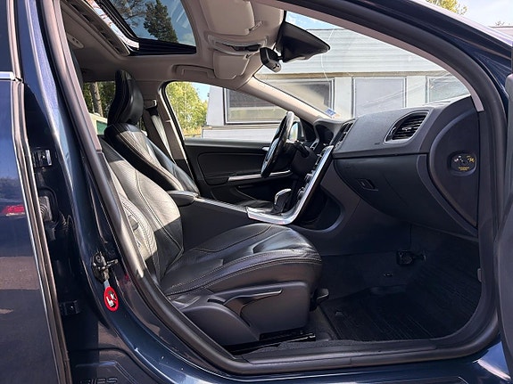 Volvo V60 17 of 27