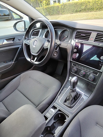 Volkswagen Golf VII 5 of 8