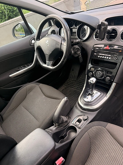Peugeot 308 4 of 7