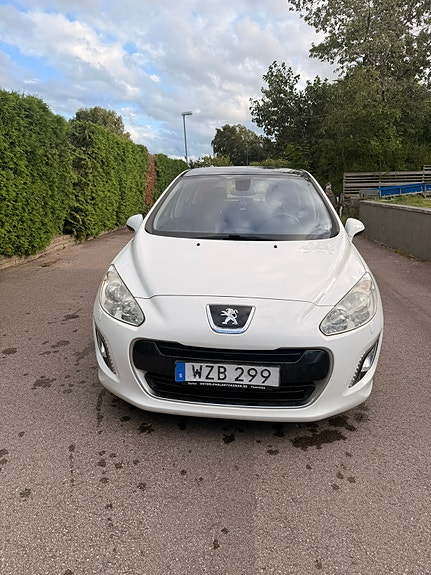 Peugeot 308 2 of 7