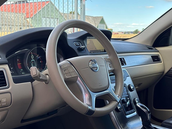Volvo XC70 8 of 23