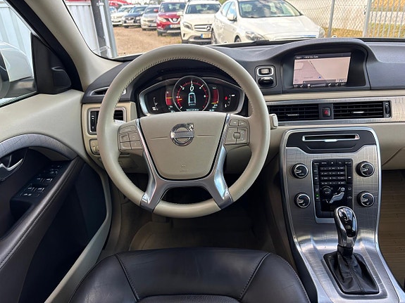 Volvo XC70 11 of 23