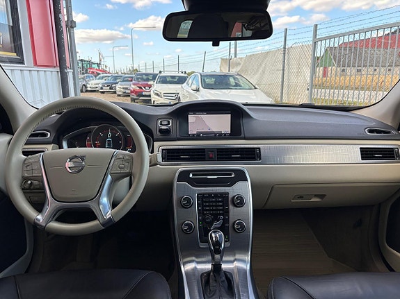 Volvo XC70 9 of 23