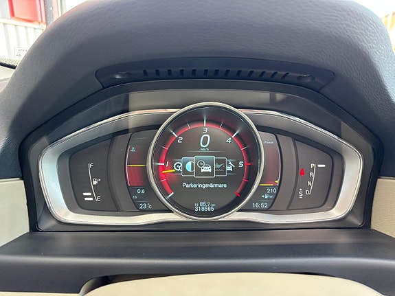 Volvo XC70 13 of 23