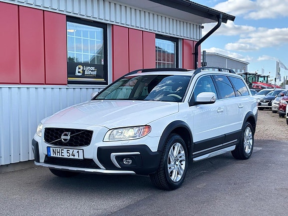Volvo XC70 2 of 23